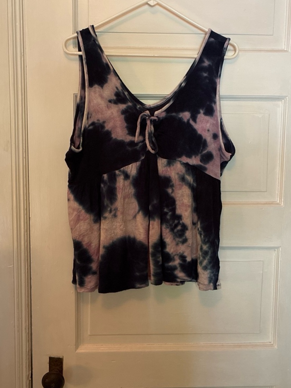 Maurices Black & Mauve Tie-Dye Scoop Tank with Front Knot